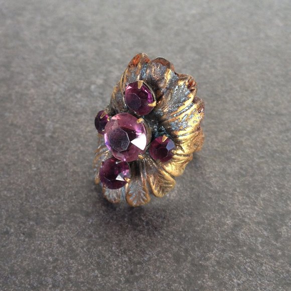 Vintage 20's Fancy Brass Ring - Picture 4 of 8